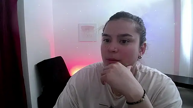 Snapshot of Nika_1_ chatting on February 10, 2025, 5:19 pm Nika 1 online show from February 10, 2025, 5:19 pm