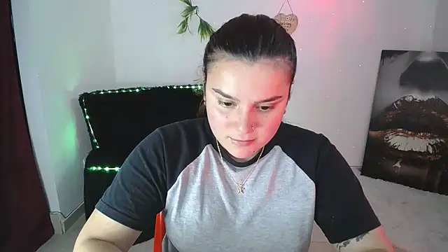 Snapshot of Nika_1_ chatting on February 12, 2025, 9:43 pm Nika 1 online show from February 12, 2025, 9:43 pm