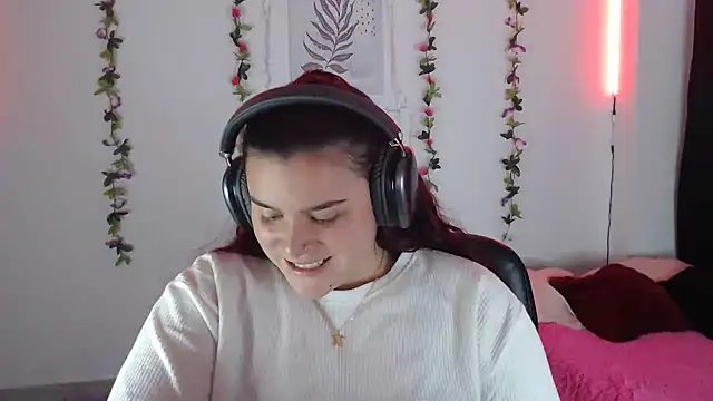 Snapshot of Nika_1_ chatting on February 13, 2025, 8:24 pm Nika 1 online show from February 13, 2025, 8:24 pm