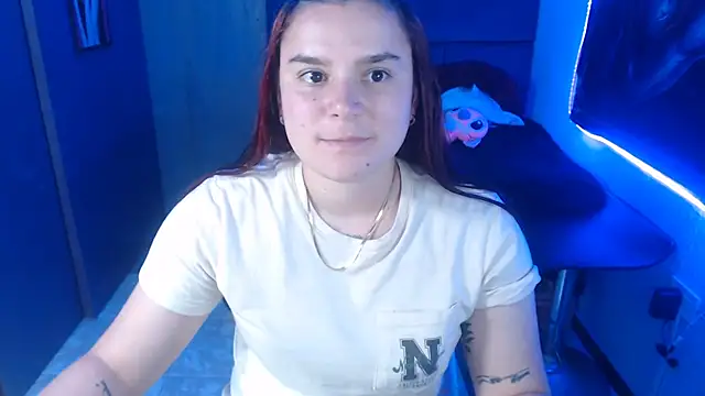 Snapshot of Nika_1_ chatting on January 14, 2025, 1:36 am Nika 1 online show from January 14, 2025, 1:36 am