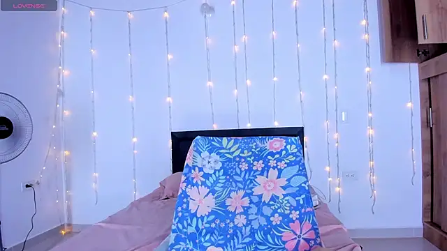 Snapshot of medussa13_ chatting on February 28, 2025, 1:05 am medussa13 online show from February 28, 2025, 1:05 am