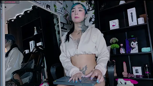 yulianademond66 online show from March 6, 2026, 2:01 pm