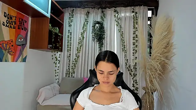 HannaRhodes online show from March 31, 2026, 2:41 pm