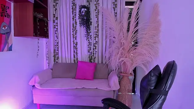 HannaRhodes online show from April 3, 2026, 1:50 pm