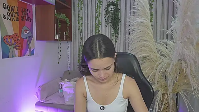 HannaRhodes online show from April 11, 2026, 1:48 pm