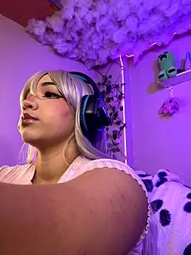 MadelineBenet online show from October 9, 2025, 3:40 am