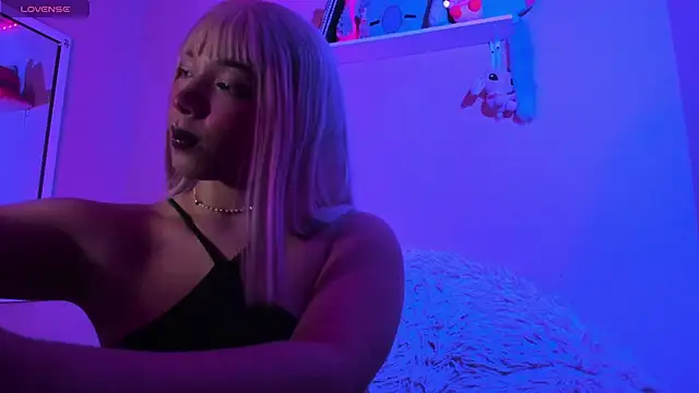 MadelineBenet online show from February 6, 2025, 2:22 am