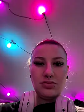 sluttysmiley online show from December 22, 2025, 5:51 am