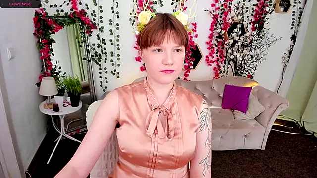 DreamyLuna online show from November 20, 2025, 8:09 pm