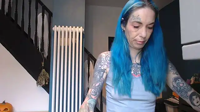 Snapshot of RavenryderUK chatting on October 20, 2025, 8:26 am RavenryderUK online show from October 20, 2025, 8:26 am