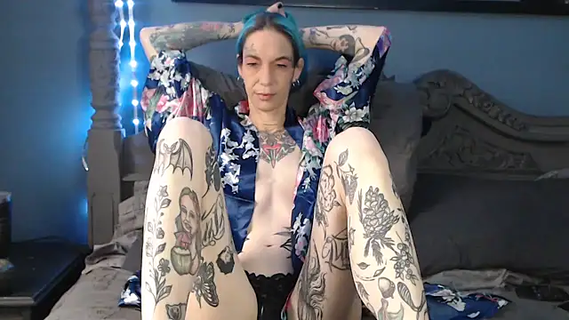 Snapshot of RavenryderUK chatting on November 18, 2025, 9:56 am RavenryderUK online show from November 18, 2025, 9:56 am