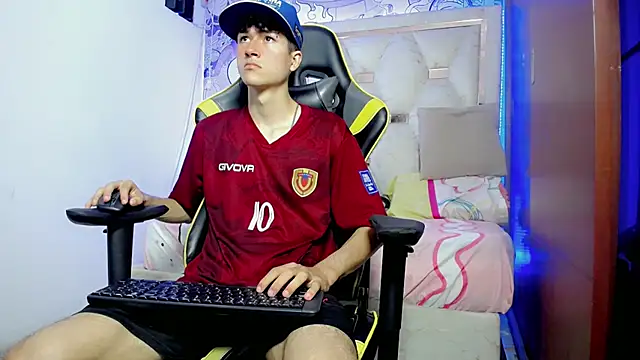 johnny cagee online show from November 26, 2025, 4:23 am