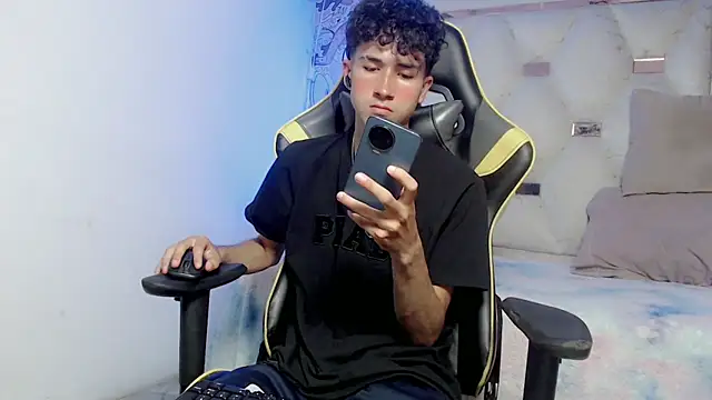 johnny cagee online show from November 11, 2025, 4:07 am