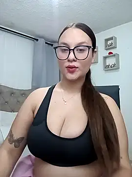 valeria gomezx online show from November 25, 2025, 3:34 pm