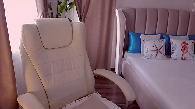 SuzieJane online show from June 6, 2026, 8:08 am