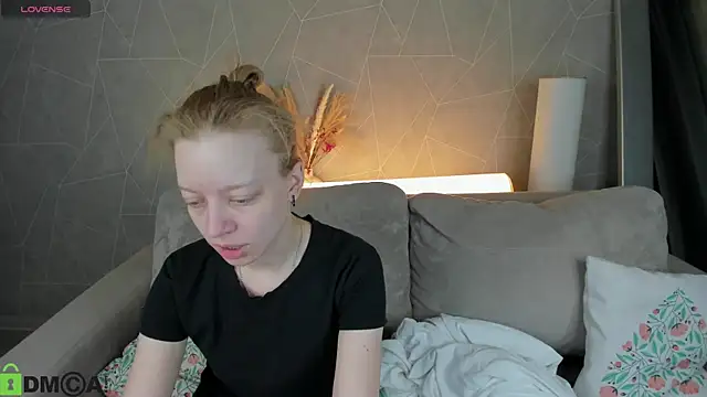 Michelle Blond online show from March 21, 2026, 7:53 am