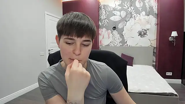 EmiliaYours online show from January 10, 2026, 3:07 pm