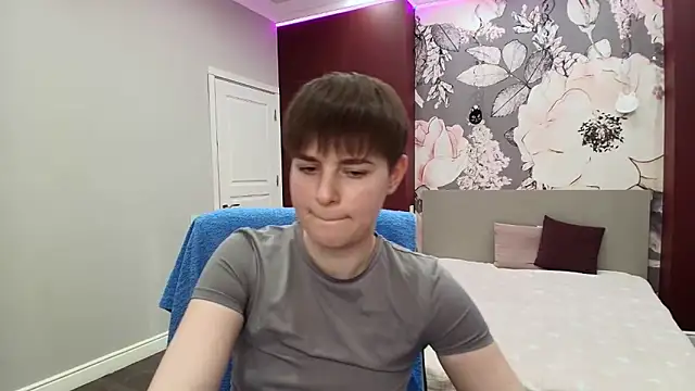 EmiliaYours online show from March 29, 2026, 2:08 pm