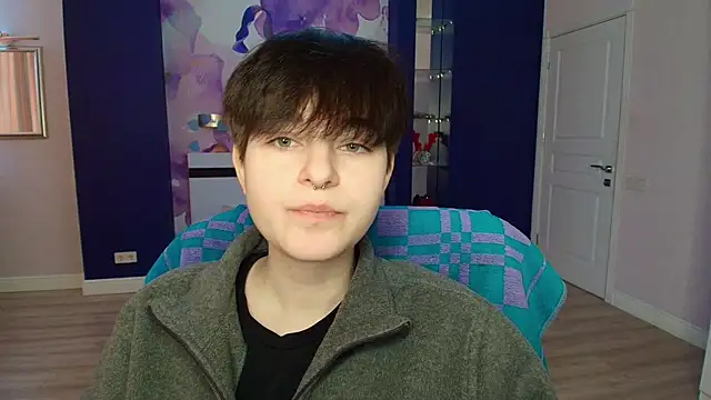 EmiliaYours online show from February 3, 2025, 12:47 pm