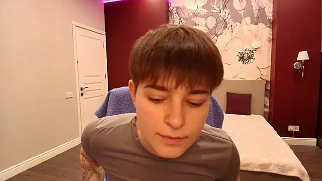 EmiliaYours online show from March 21, 2026, 2:43 pm