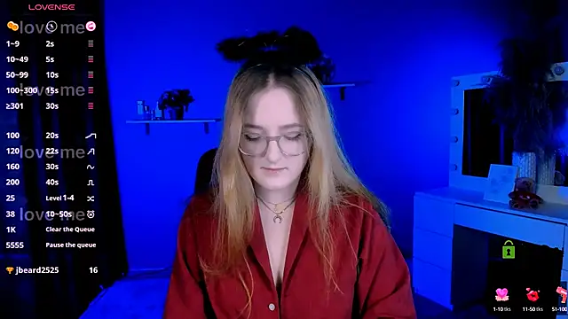 luna berryy online show from October 2, 2025, 7:50 pm