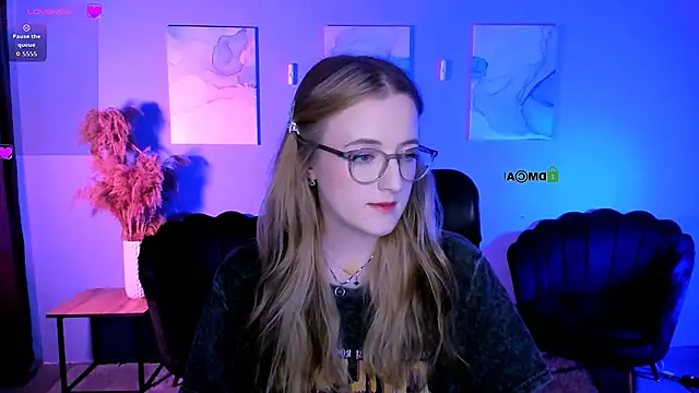 luna berryy online show from March 6, 2026, 7:53 pm