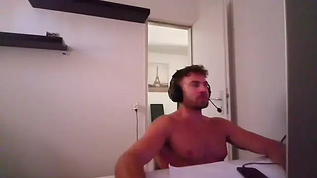 Snapshot of alpha-hunk chatting on July 11, 2026, 9:53 am alpha-hunk online show from July 11, 2026, 9:53 am
