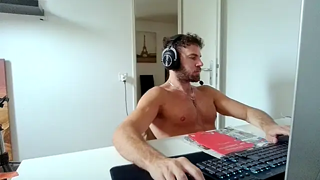 Snapshot of alpha-hunk chatting on June 12, 2026, 10:02 am alpha-hunk online show from June 12, 2026, 10:02 am