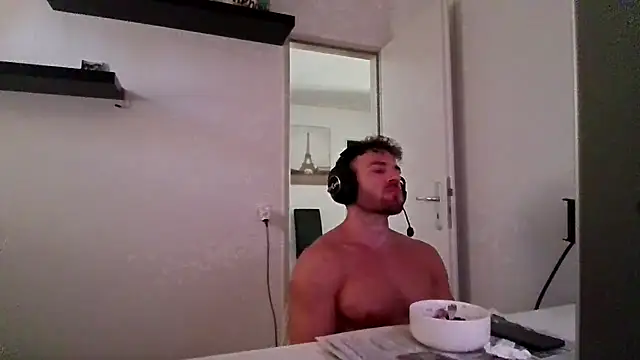 Snapshot of alpha-hunk chatting on July 8, 2026, 10:38 am alpha-hunk online show from July 8, 2026, 10:38 am
