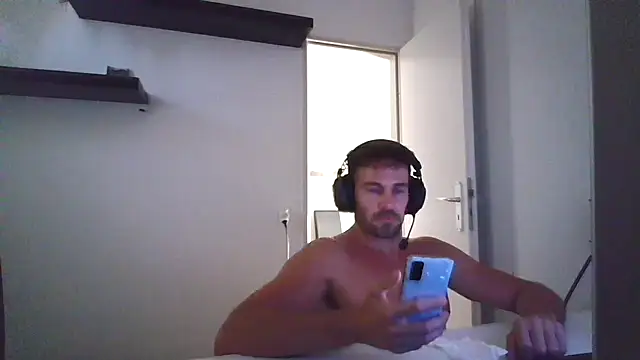 Snapshot of alpha-hunk chatting on July 9, 2026, 5:23 pm alpha-hunk online show from July 9, 2026, 5:23 pm