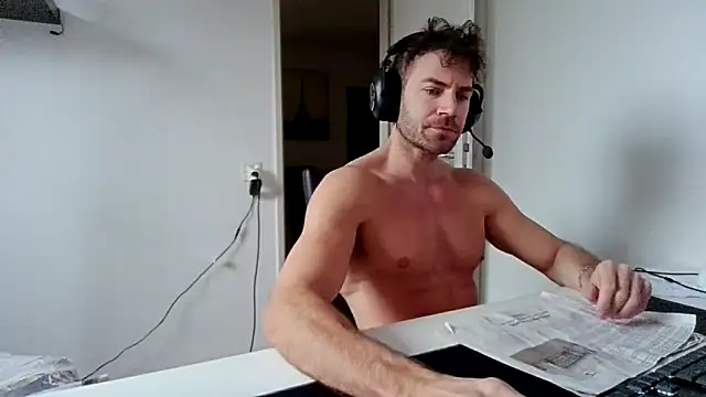 alpha-hunk online show from December 14, 2025, 10:43 am