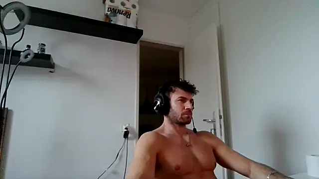 alpha-hunk online show from December 19, 2025, 2:19 pm