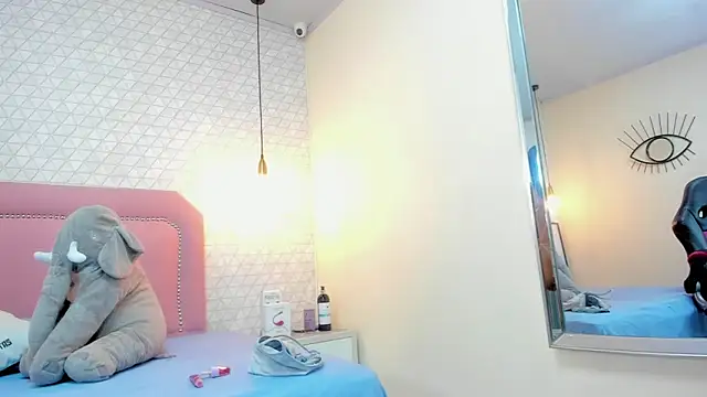 MAYROBERTSS online show from March 20, 2025, 12:54 pm