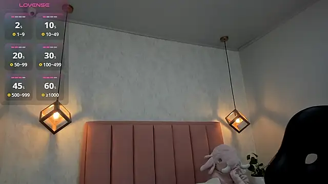 MAYROBERTSS online show from January 15, 2025, 12:15 pm