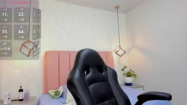 MAYROBERTSS online show from January 30, 2025, 12:27 pm