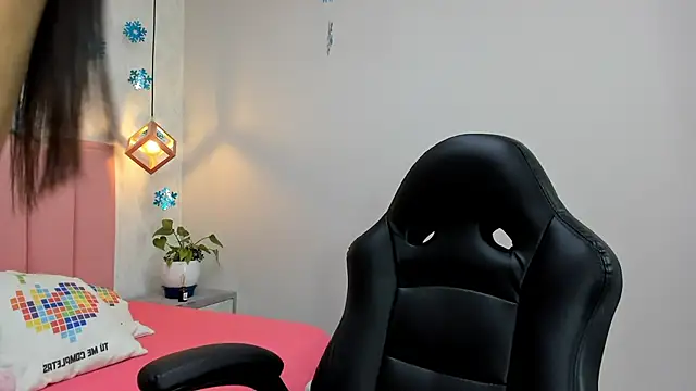 MAYROBERTSS online show from January 9, 2025, 12:19 pm