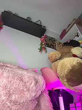 ariiel  online show from October 8, 2025, 11:45 am