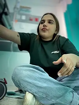 Snapshot of vivicolibri chatting on February 24, 2026, 3:29 am vivicolibri online show from February 24, 2026, 3:29 am