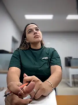 Snapshot of vivicolibri chatting on February 17, 2026, 3:20 pm vivicolibri online show from February 17, 2026, 3:20 pm