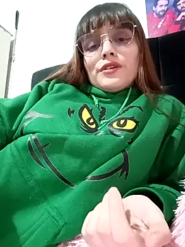 Snapshot of Lucyy-hess chatting on December 19, 2024, 10:21 pm Lucyy-hess online show from December 19, 2024, 10:21 pm
