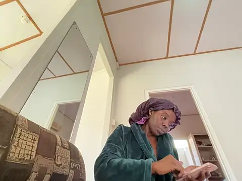 choclatepeaach online show from February 14, 2026, 5:13 pm