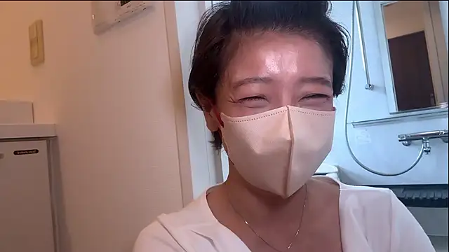 Risa 06 online show from October 12, 2025, 6:04 am