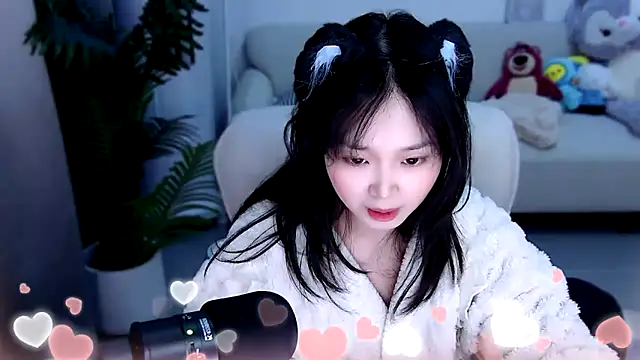 Snapshot of Sheep-1 chatting on March 17, 2025, 12:35 pm Sheep-1 online show from March 17, 2025, 12:35 pm