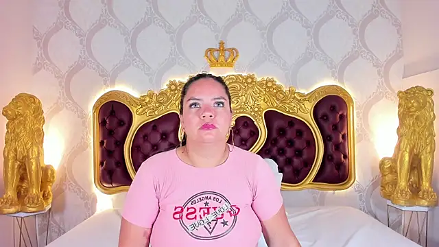 KendralHolson online show from November 9, 2025, 4:27 am