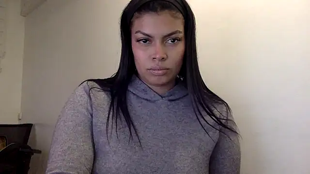 jennifer oliveira online show from September 10, 2025, 4:44 am