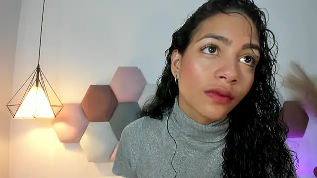 Snapshot of AntonellaHall_ chatting on February 20, 2025, 11:53 am AntonellaHall online show from February 20, 2025, 11:53 am