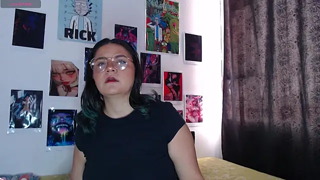 Snapshot of gigiqueen_18 chatting on July 4, 2026, 4:22 pm gigiqueen 18 online show from July 4, 2026, 4:22 pm