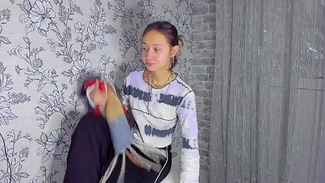 EllaSky xoxo online show from November 17, 2025, 8:35 pm