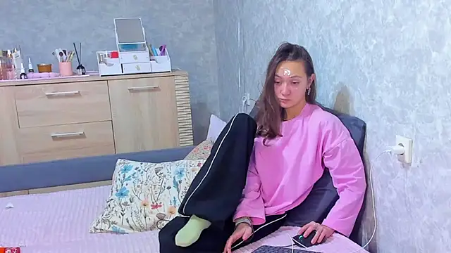 EllaSky xoxo online show from November 19, 2025, 12:49 pm