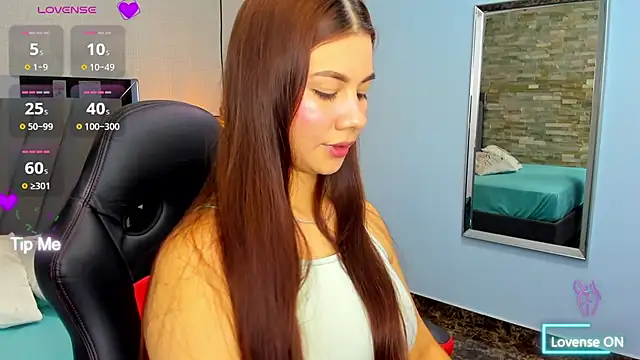 LIANEUMANN online show from February 17, 2025, 7:33 pm
